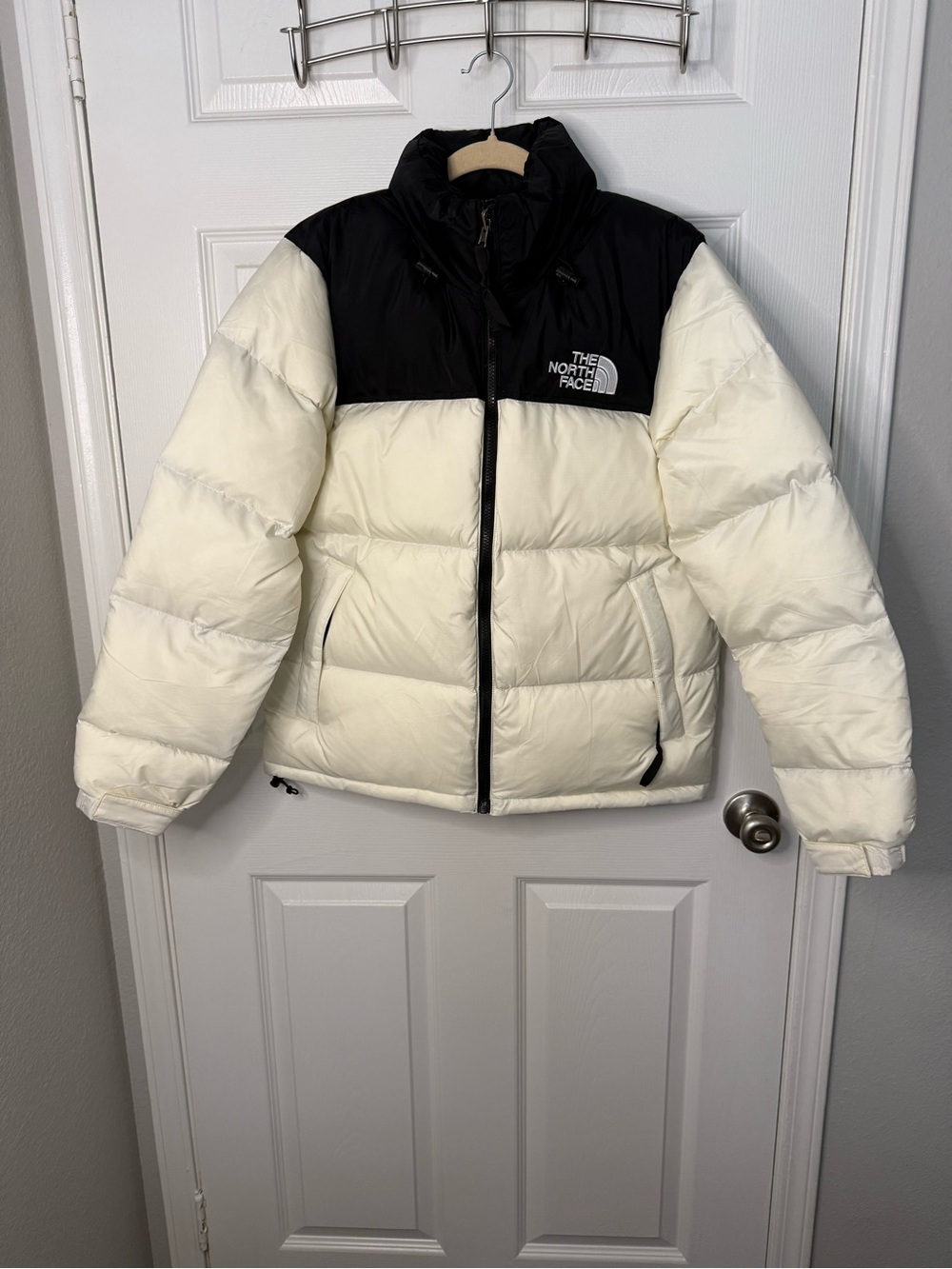 The North Face Men’s Black & Cream Two-Tone Puffer Jacket